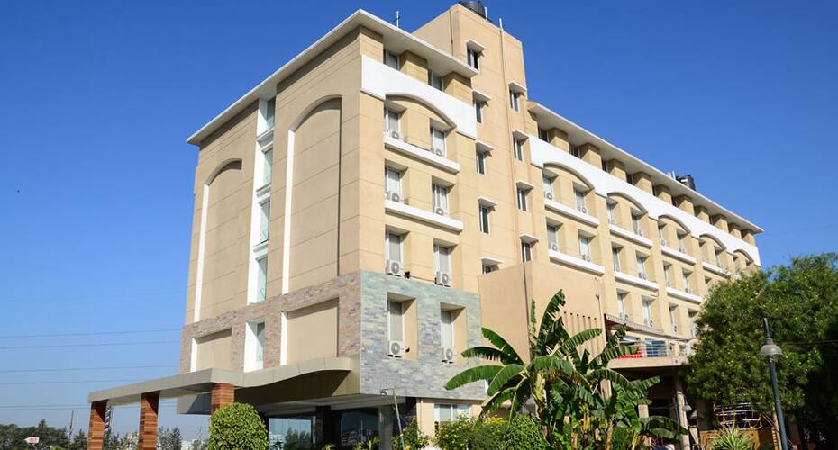 Hotel President Park & Serviced Apartment, Indore 1